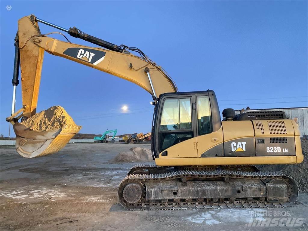 CAT 323 DLN Pásová rýpadla
