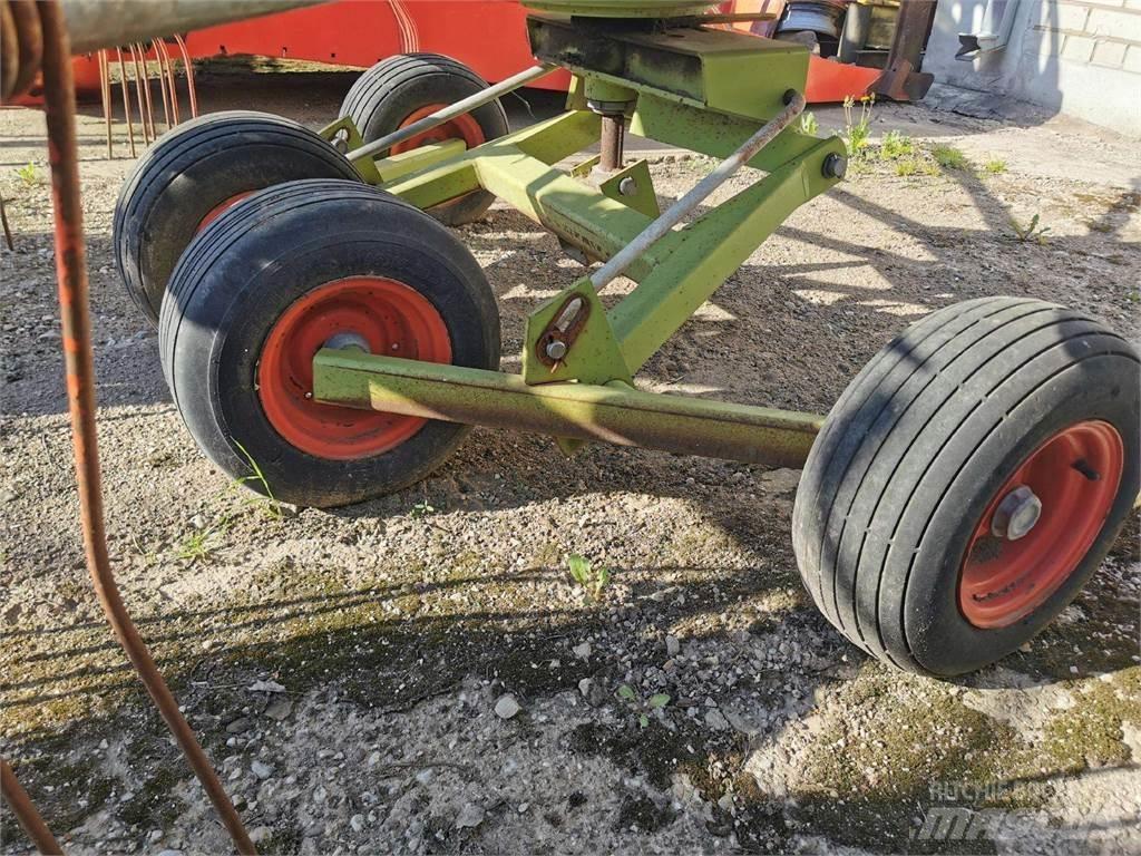 CLAAS Liner 430s Obraceče a shrabovače sena