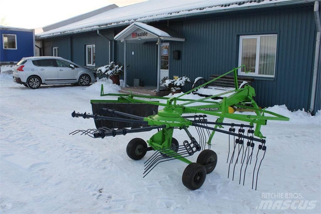 Deutz-Fahr 300 Obraceče a shrabovače sena