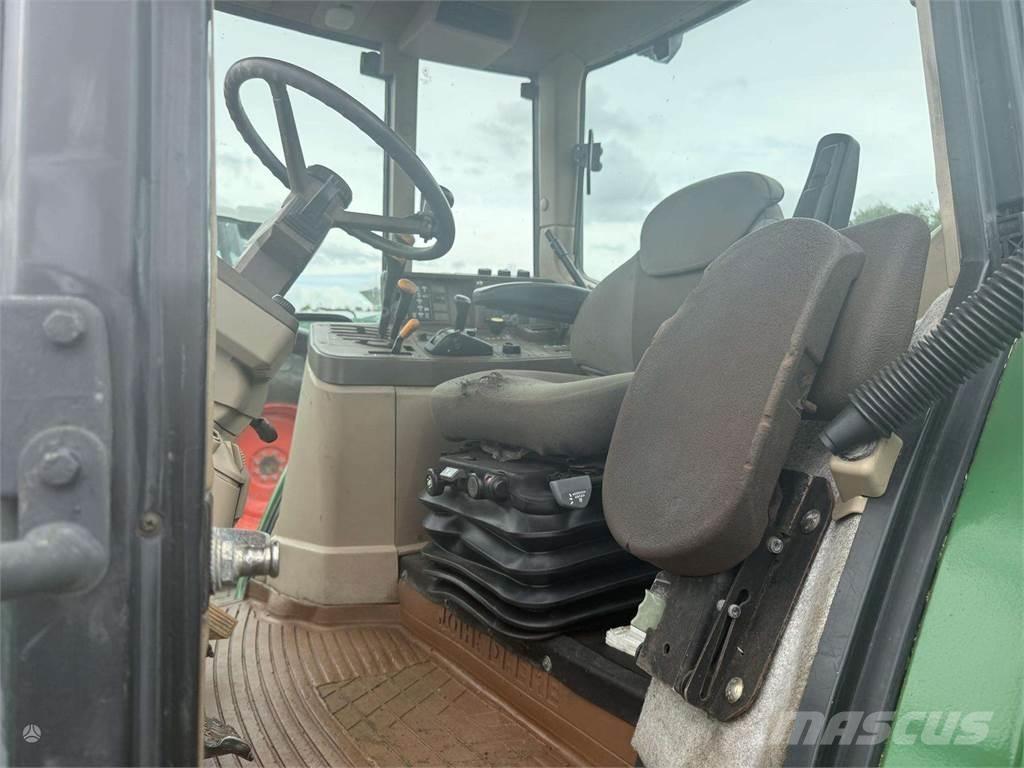 John Deere 6210 Traktory