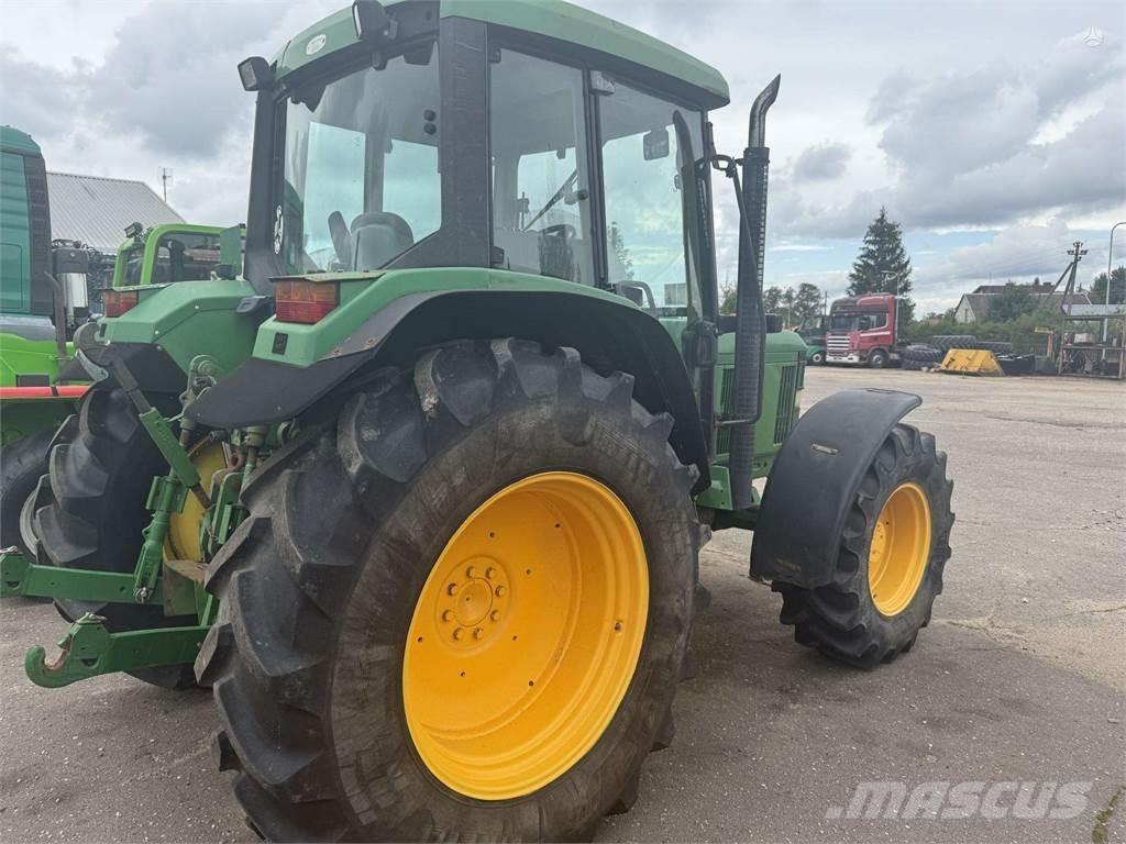 John Deere 6210 Traktory