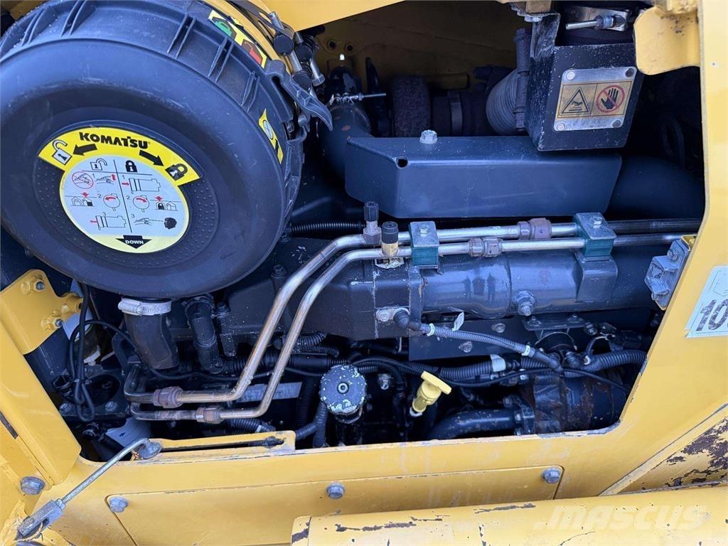 Komatsu D51PX-22 Pásové dozery