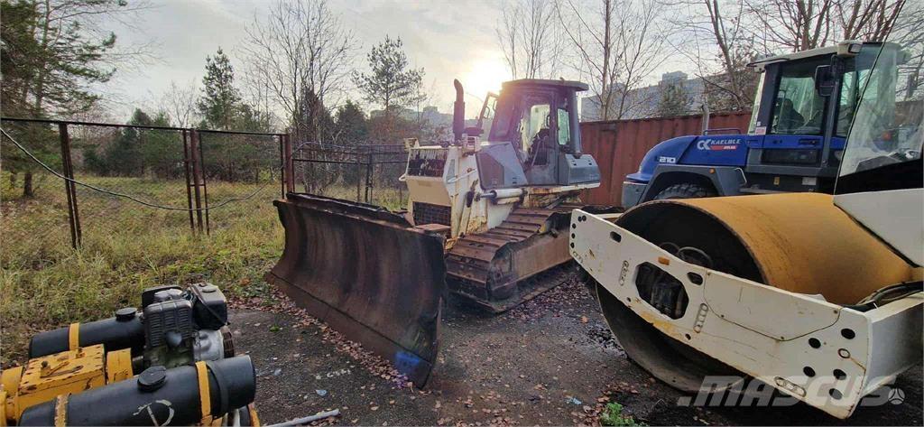 Komatsu D61PX-12 Pásové dozery