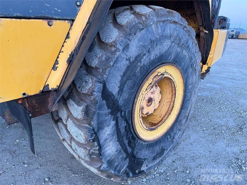 Komatsu HM 400-2 Kloubové dempry