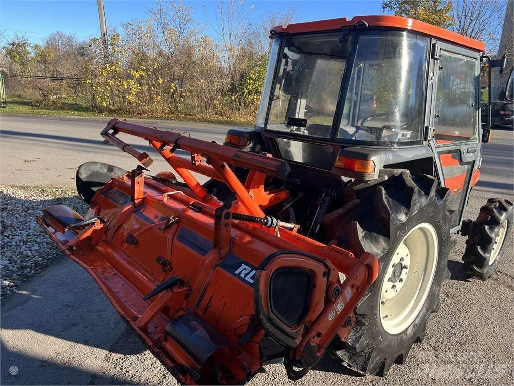 Kubota GL320 Traktory