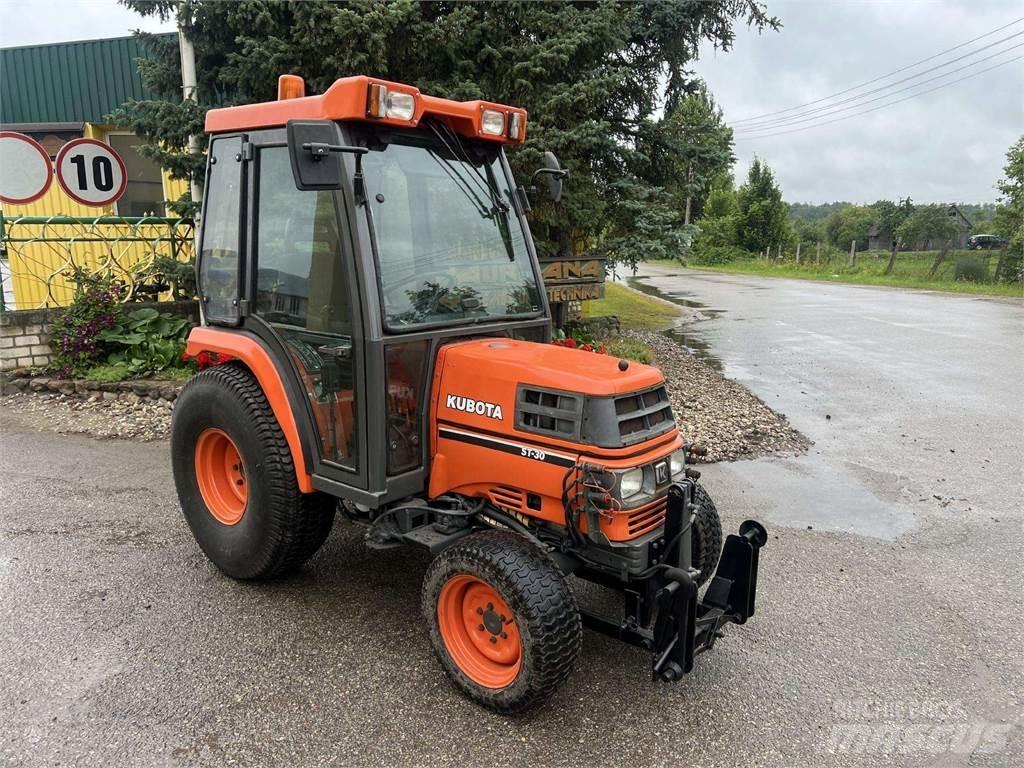 Kubota ST-30 Traktory