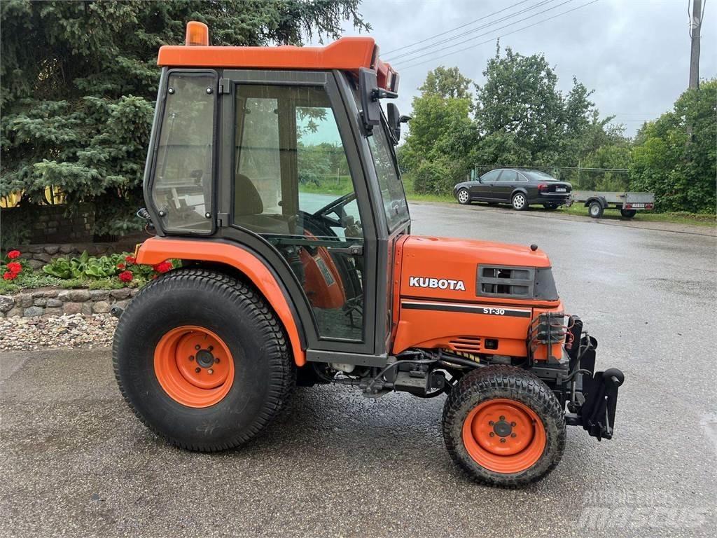Kubota ST-30 Traktory