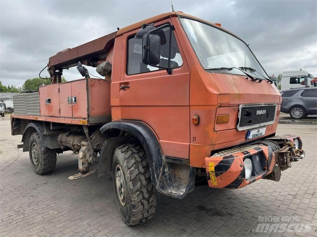 MAN 9.150 4x4 14m. Autoplošiny