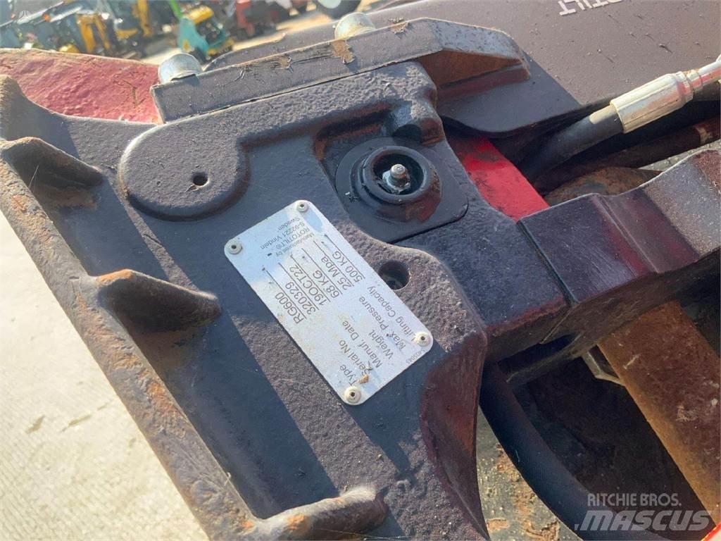 Takeuchi TB370 Pásová rýpadla