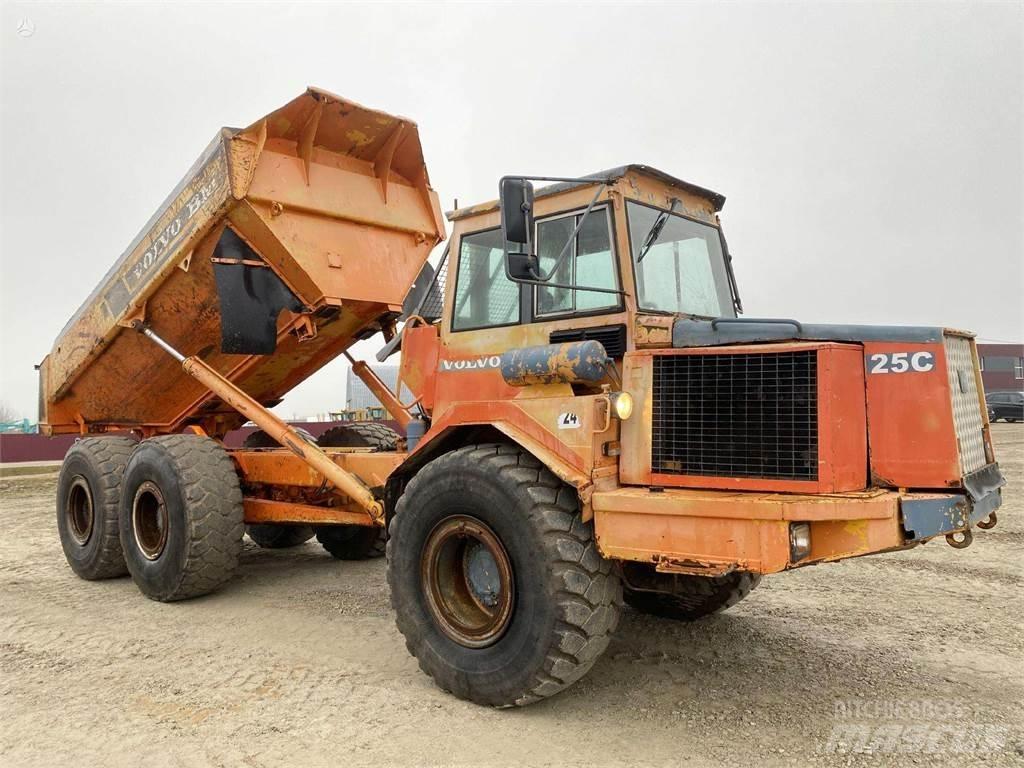 Volvo A25C , Nr.1 Kloubové dempry