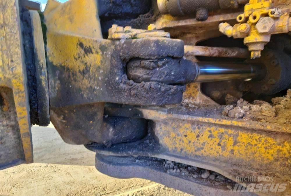 Volvo A30C Kloubové dempry