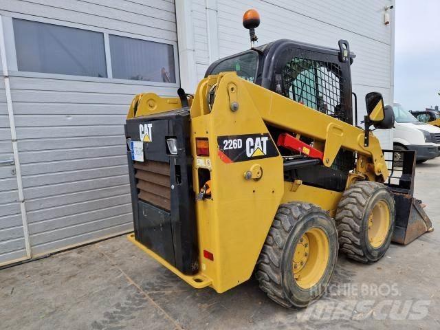 CAT 226D Smykem řízené nakladače