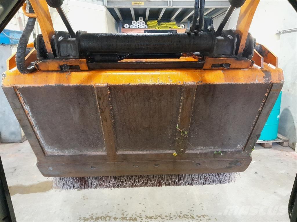 CAT 226D Kolové nakladače