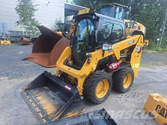 CAT 226D3 Kolové nakladače