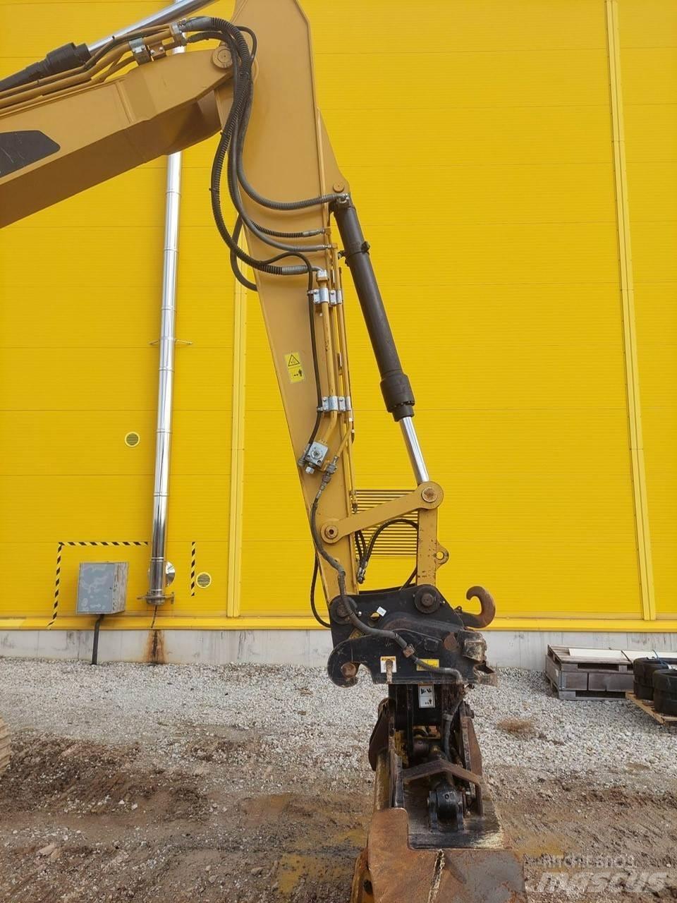 CAT 313 FL Pásová rýpadla