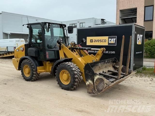 CAT 906 Kolové nakladače