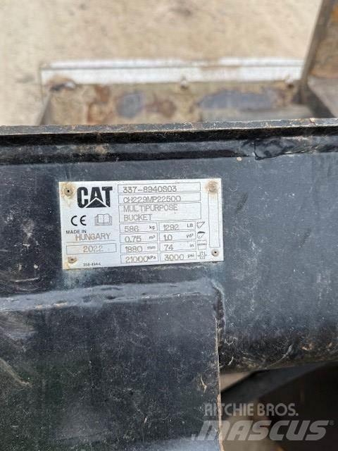 CAT 906 Kolové nakladače