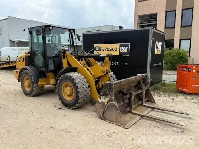 CAT 906 Kolové nakladače