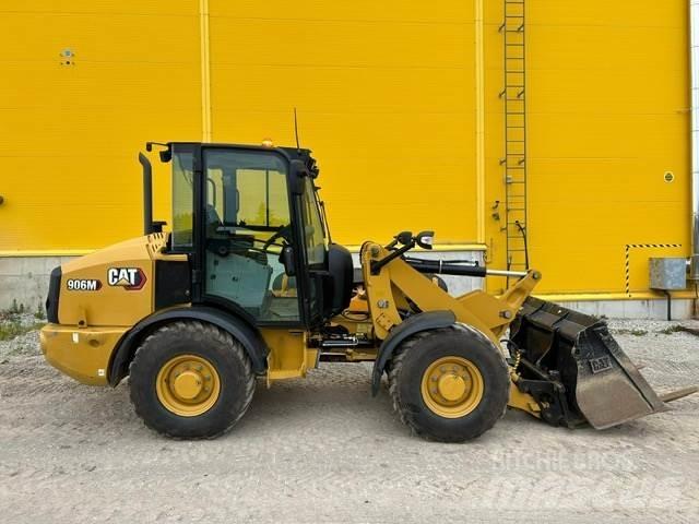 CAT 906M Kolové nakladače