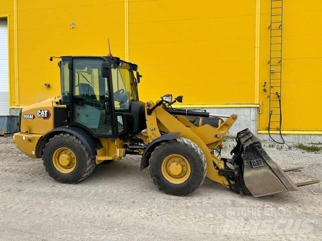 CAT 906M Kolové nakladače