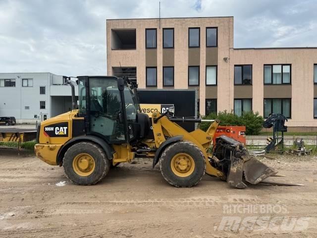 CAT 906M Kolové nakladače