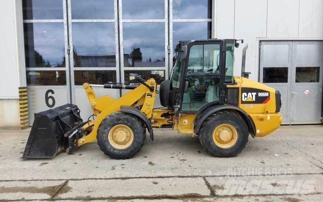 CAT 906M Kolové nakladače