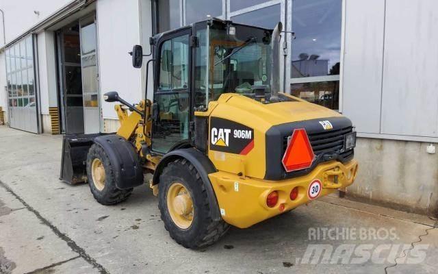 CAT 906M Kolové nakladače