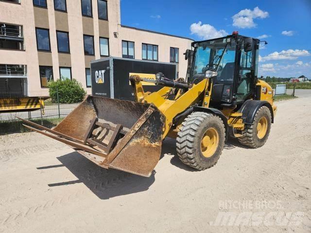 CAT 908M Kolové nakladače