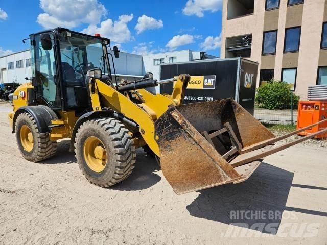 CAT 908M Kolové nakladače