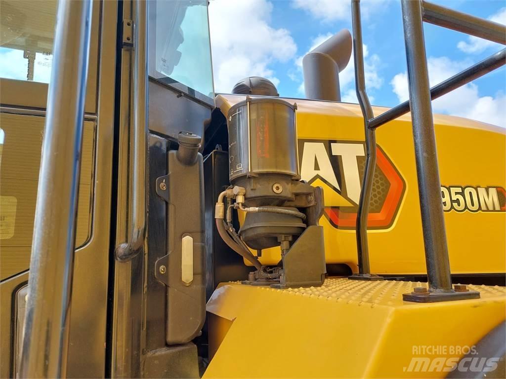 CAT 950M Kolové nakladače