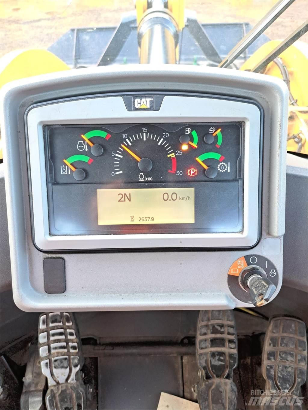 CAT 950M Kolové nakladače