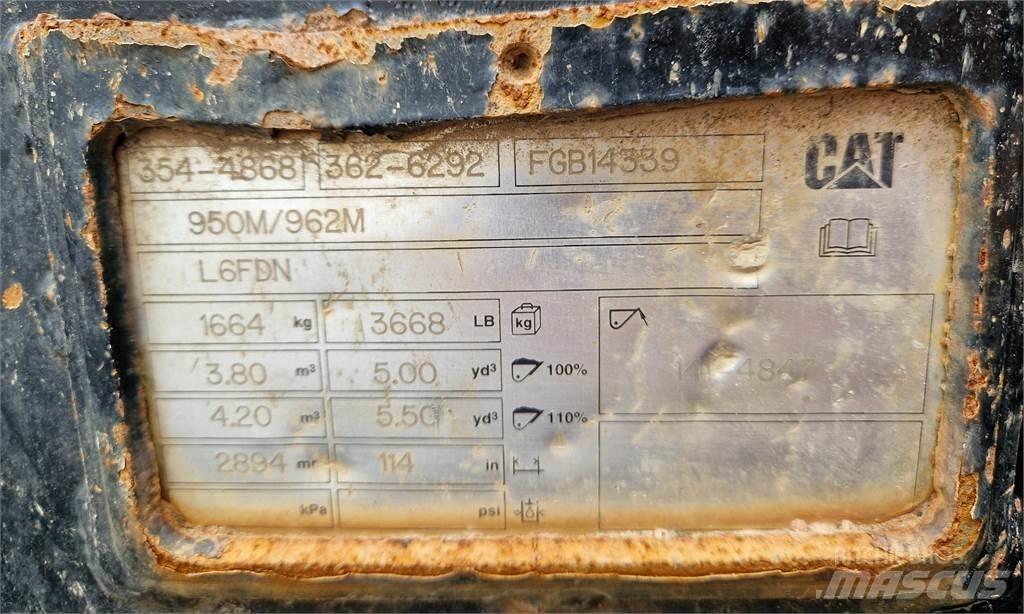 CAT 962M Kolové nakladače