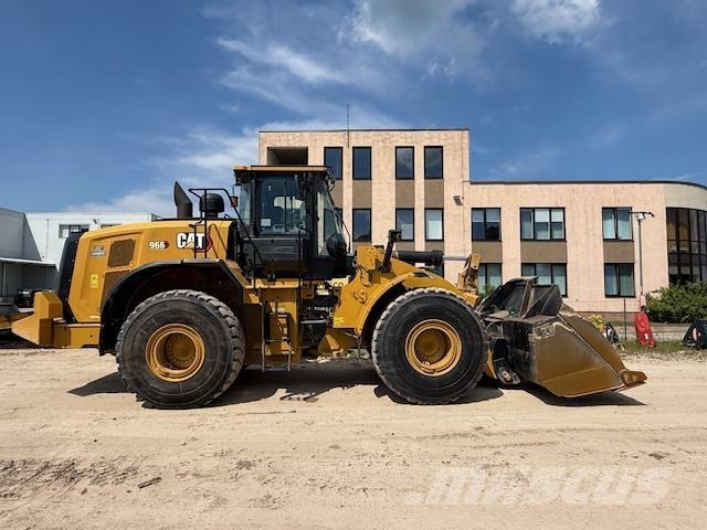 CAT 966 Kolové nakladače