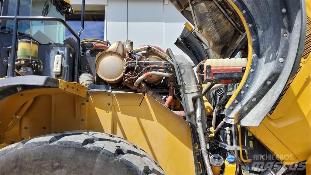 CAT 982M Kolové nakladače