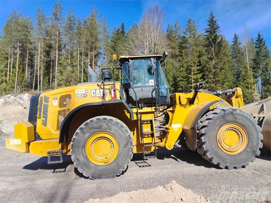 CAT 982XE Kolové nakladače