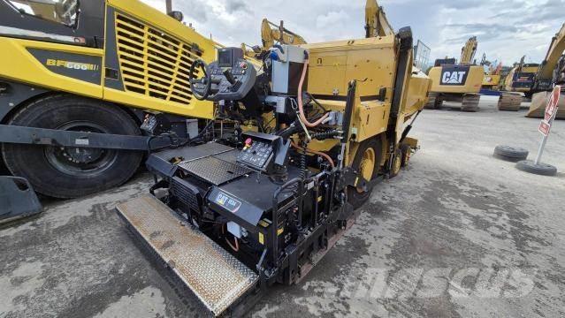 CAT AP300F Finišery