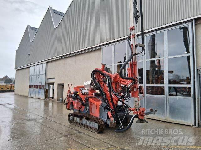 Sandvik DC302R Mechanické secí stroje
