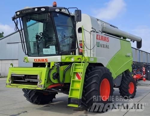 CLAAS Tucano 440 Sklízecí mlátičky