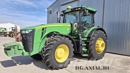 John Deere 8345R Traktory