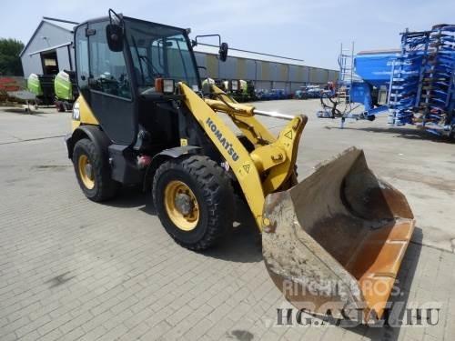 Komatsu 65 Kolové nakladače