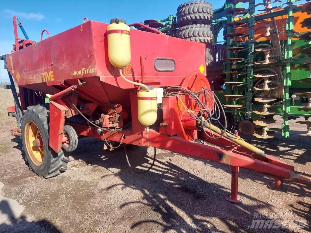Överum 4012 Rozmetadlo minerálních hnojiv