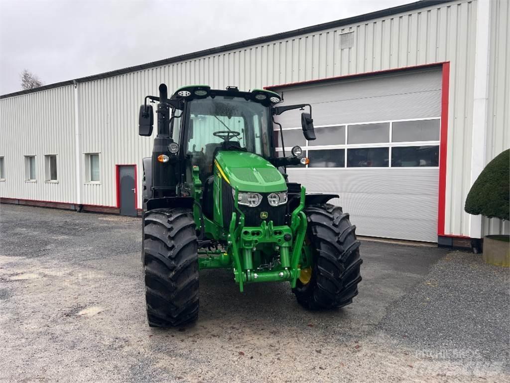 John Deere 6120M Traktory