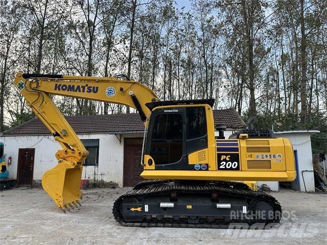 Komatsu PC200-8 Pásová rýpadla