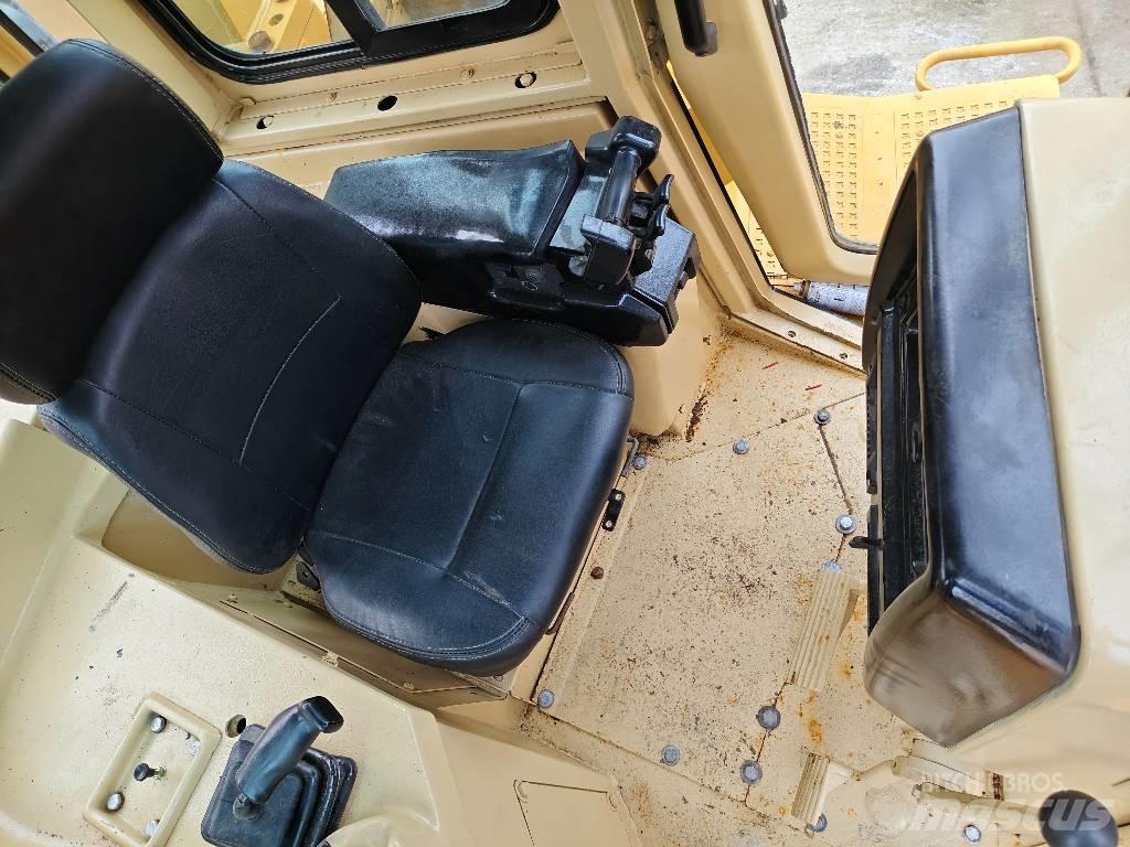 CAT D 7 R Pásové dozery