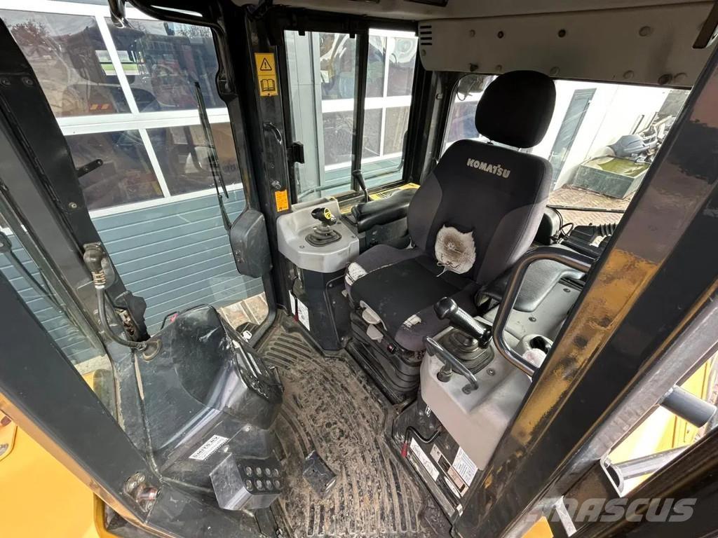 Komatsu D61PX-23 Pásové dozery