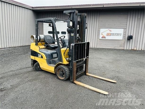 CAT C 6000 Kontejnerové manipulátory
