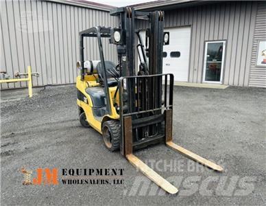 CAT C 6000 Kontejnerové manipulátory
