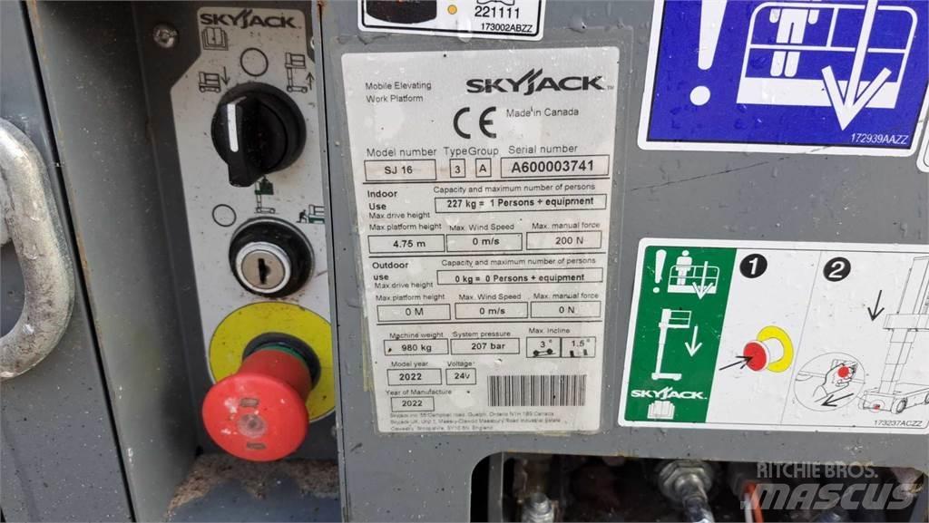 SkyJack SJ16 Další zvedače a plošiny