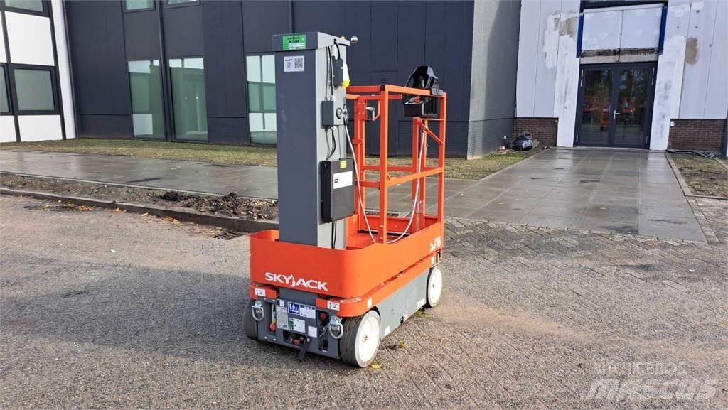 SkyJack SJ16 Další zvedače a plošiny