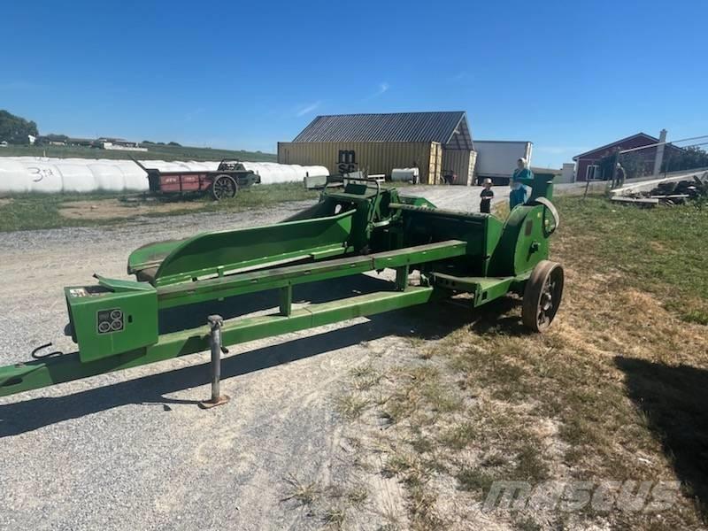 John Deere 3950 Sklízecí řezačka